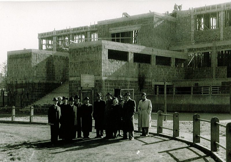 Rozestavěná sokolovna v roce 1940