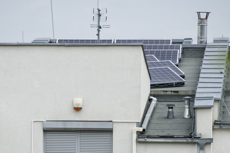 Solární panely na rodinném domě ušetří tisíce
